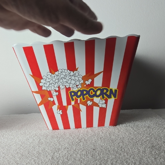 Red and White Popcorn Containers - Set of 5 - Picture 3 of 7